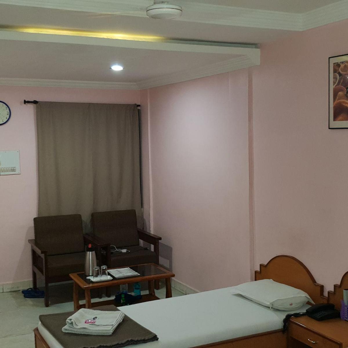 Hotel Flamingo Gandhidham Exterior photo