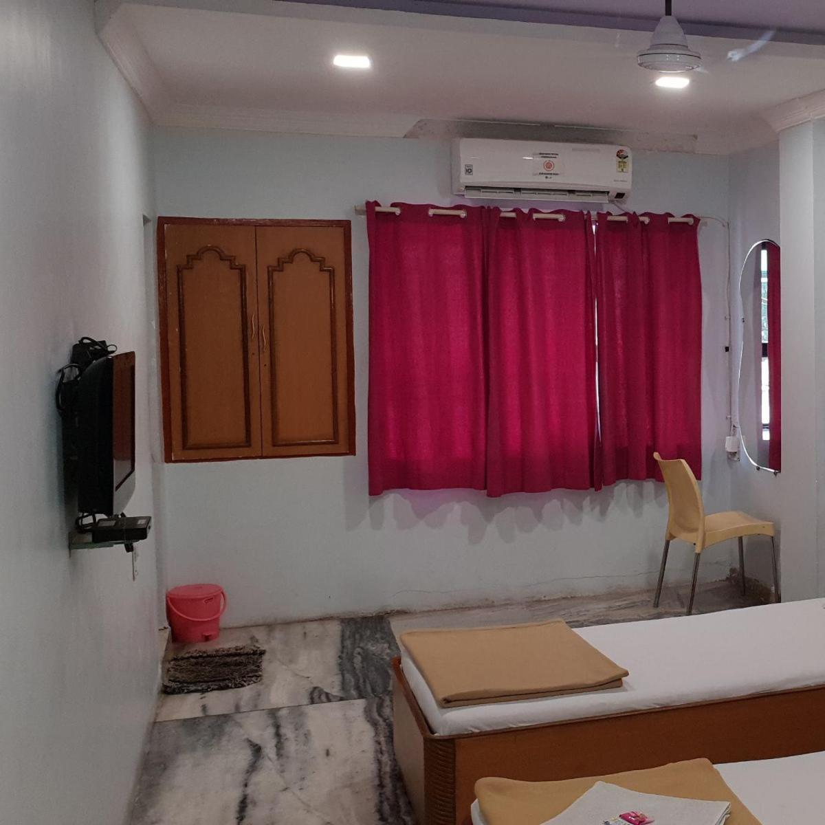Hotel Flamingo Gandhidham Exterior photo